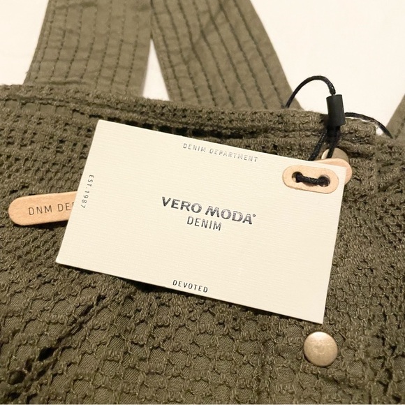 Vera Moda Lace Women’s Top Size Medium - Picture 3 of 16